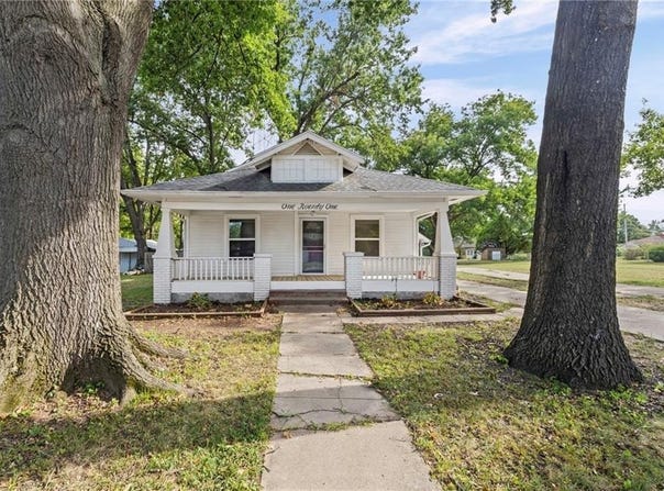 121 Mill Street, Neodesha, KS 66757