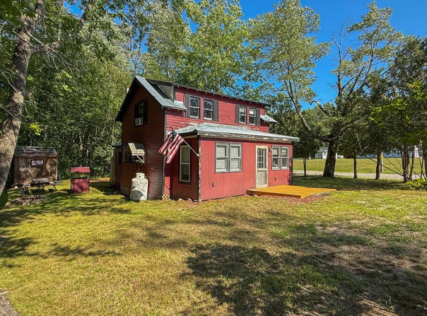 68 East Shore, Peru, ME 04290