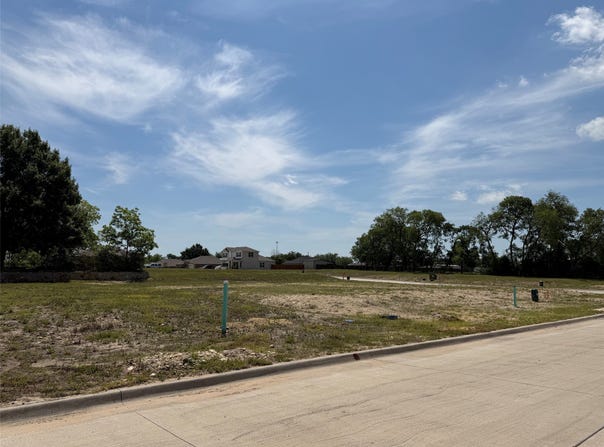 100 Choctaw Drive, Leonard, TX 75452