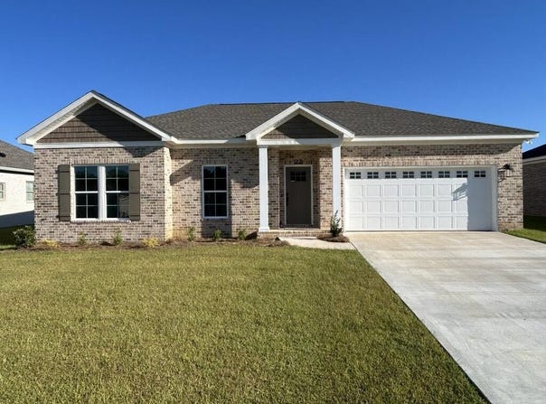 122 Edgewood Trail, Headland, AL 36345