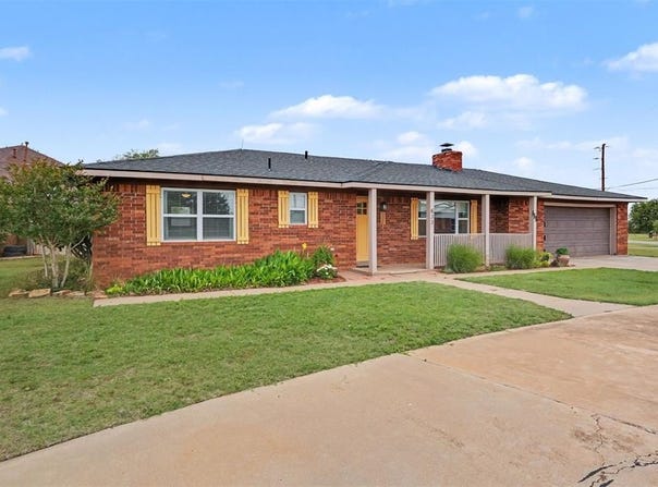 633 E Benton Avenue, Sayre, OK 73662