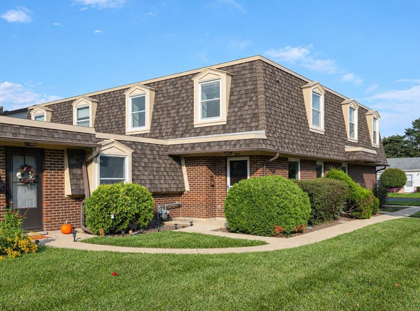 810 Gloucester Drive, Elk Grove Village, IL 60007
