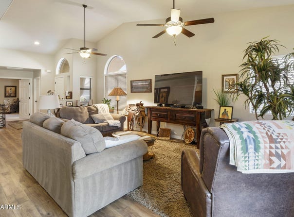 4202 E BROADWAY Road, Mesa, AZ 85206