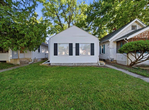 1218 E FORREST HILL Avenue, Peoria, IL 61603