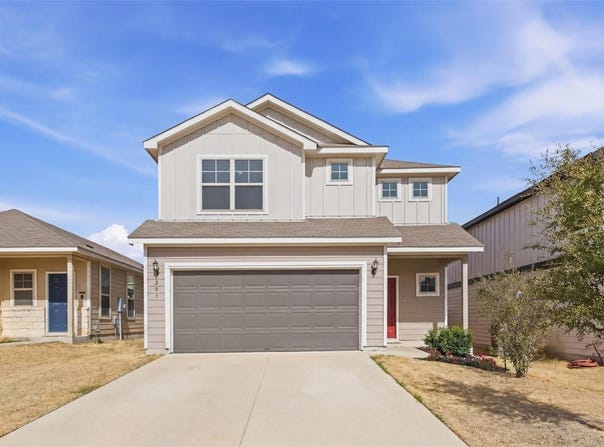 201 Katie Elder Dr, Jarrell, TX 76537