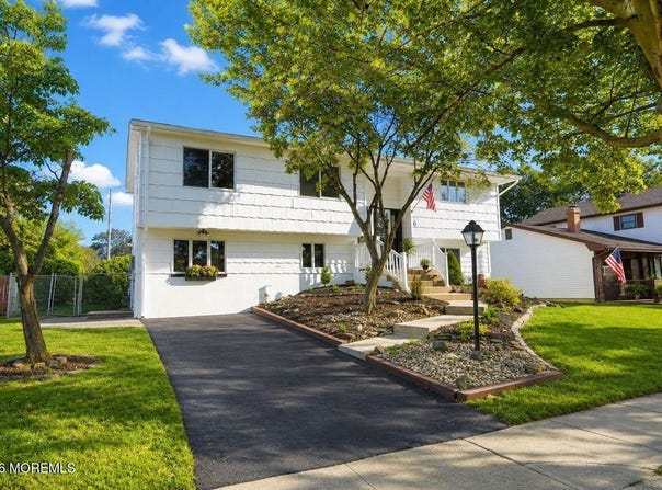 6 Ennis Drive, Hazlet, NJ 07730
