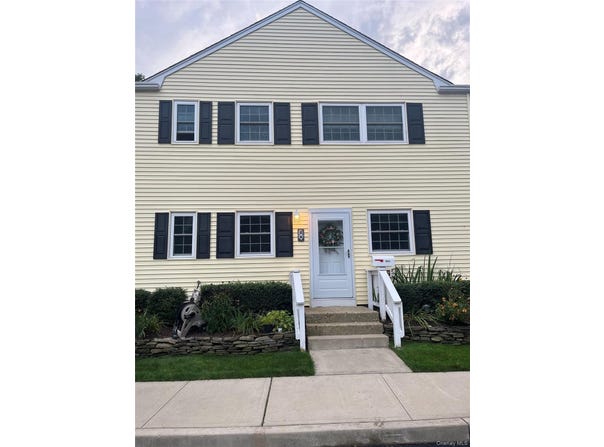 866 Village Drive, Hauppauge, NY 11788