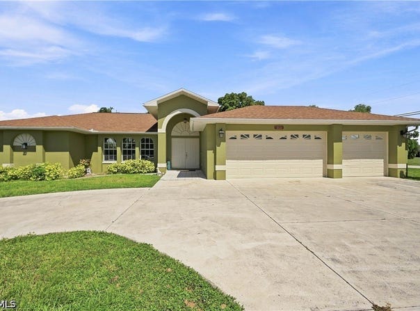 1239 SE 23rd Avenue, Cape Coral, FL 33990