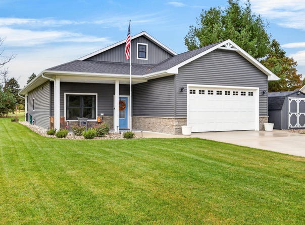 7931 Carriage Lane, Canadian Lakes, MI 49346
