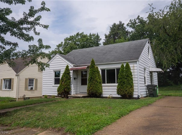 220 Willow Avenue NE, Massillon, OH 44646