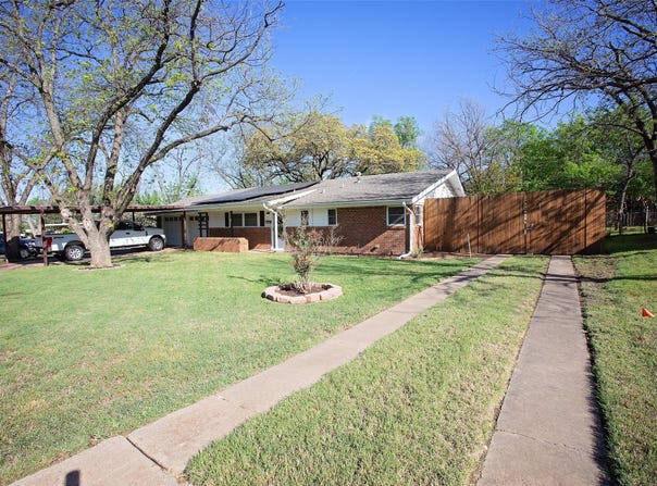 1405 Thompson Drive, Graham, TX 76450