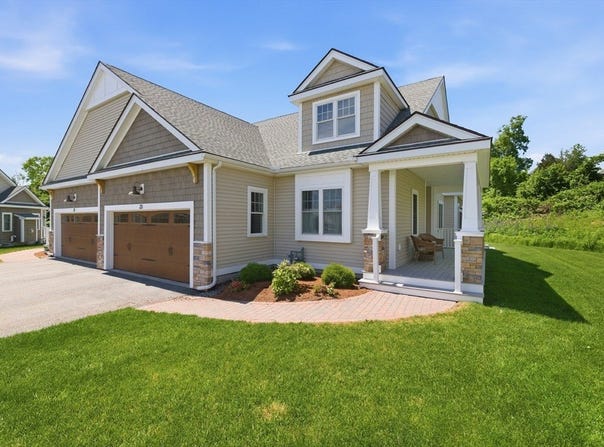 23 Fox Hill Lane, Dracut, MA 01826