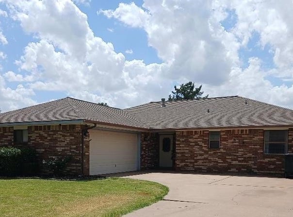 618 Deer Run, Enid, OK 73703-3426