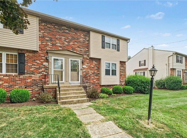 3074 E Bardonner Rd, Hampton, PA 15044