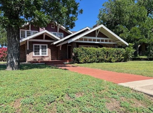 906 S Bridge St, Brady, TX 76825