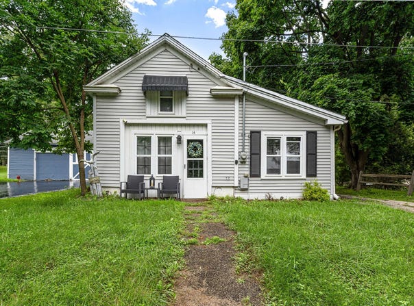 14 Hill St, Williams Bay, WI 53191