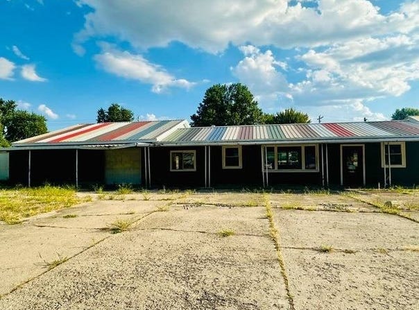 505 E Tampa Dr., Robinson, IL 62454