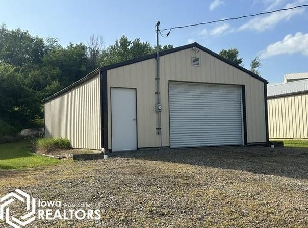 313 Hillcrest Ridge, Montezuma, IA 50171