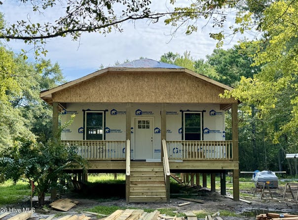 93 J E Batson Road, Hampstead, NC 28443