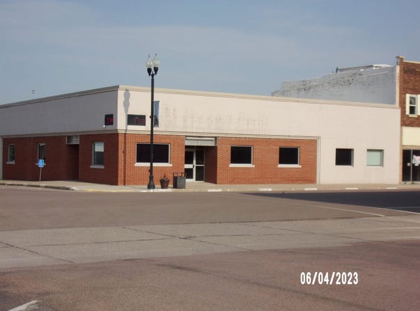 801 CENTRAL AVE, Hawarden, IA 51023