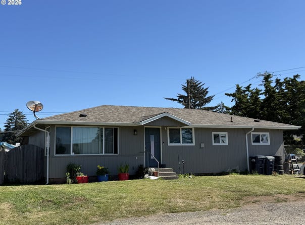 1202 IRIS St, Brookings, OR 97415