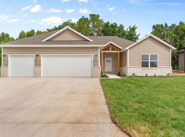 1376 N Carter Way, Republic, MO 65738
