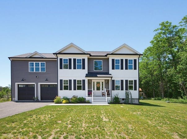 1479 Main St, Acushnet, MA 02743