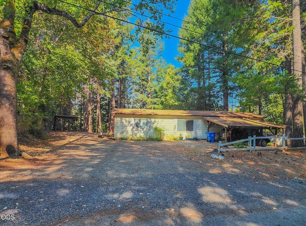 350 Hamilton Avenue, Cave Junction, OR 97523