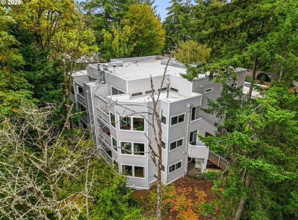 48 EAGLE CREST Dr, LakeOswego, OR 97035
