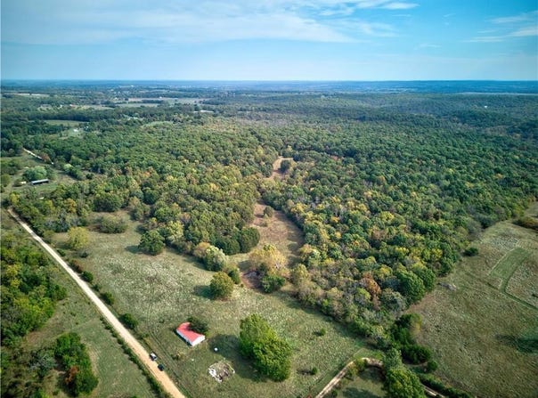 11705 S 2395 Road, Dunnegan, MO 65640