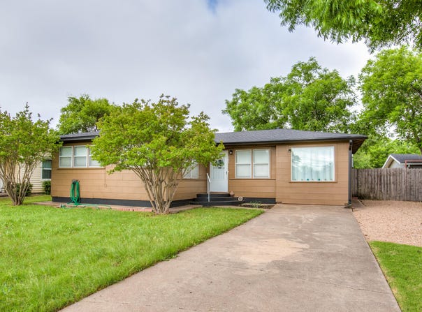 703 N 3rd Street, Ballinger, TX 76821