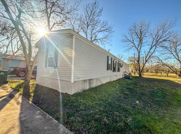 156 Oak St, Maxwell, TX 78656