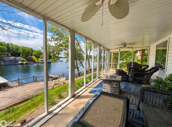 3011 E Lakeshore Drive, Brooklyn, IA 52211