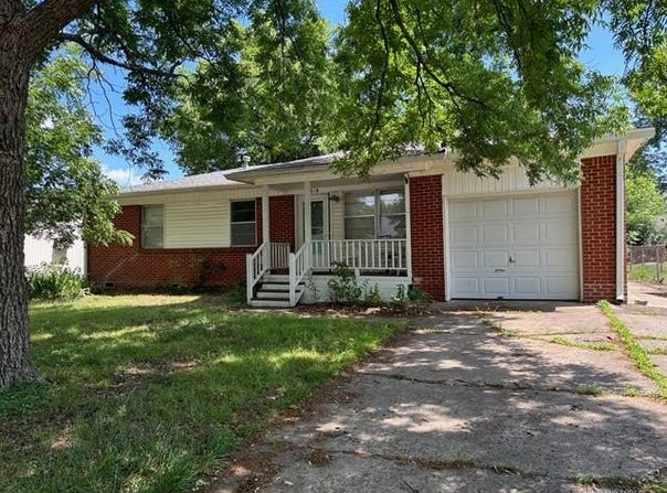 1318 NE 3rd Place, Pryor, OK 74361