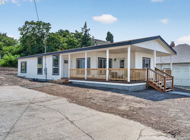 1514 E 10th St, TheDalles, OR 97058