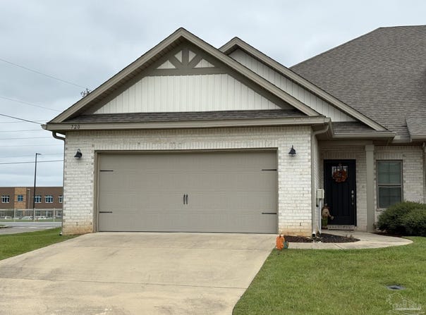 720 Brambling Ct, Cantonment, FL 32533