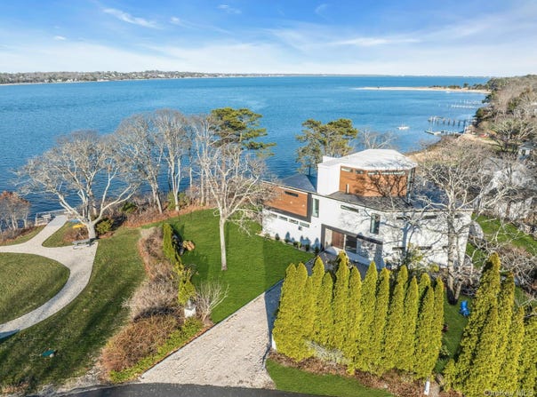 10 Bay View Drive, Hampton Bays, NY 11946