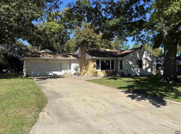 4850 SW 19th ST, Topeka, KS 66604