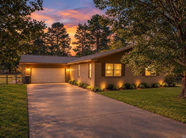 901 W Iowa St., Beebe, AR 72012