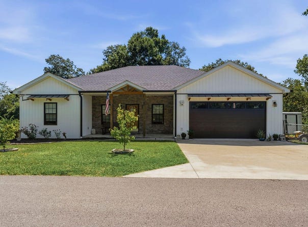 3013 Centerview Rough River Lane, Hudson, KY 40145