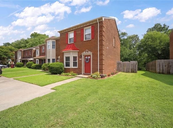 719 Creekside Crescent, Chesapeake, VA 23320