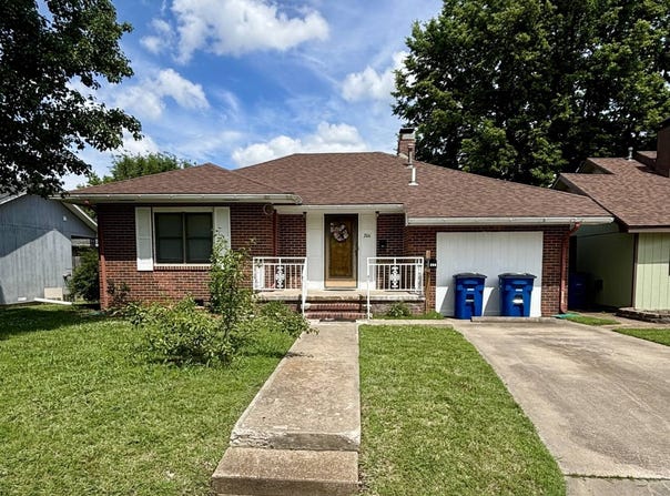 206 S Rutter Ave, Chanute, KS 66720