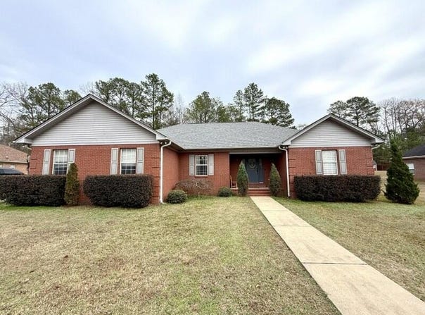 105 Woodson Dr, Fulton, MS 38843