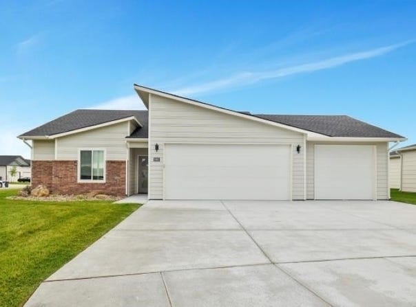 1013 W Long Path, Goddard, KS 67052