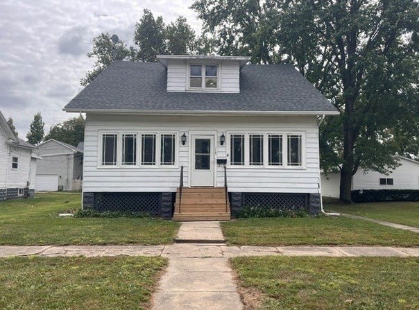 115 E Logan, Arthur, IL 61911