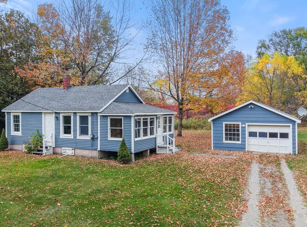 31 Lower Detroit Road, Plymouth, ME 04969