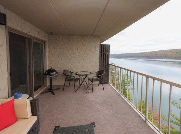 105 Cliffside Drive, Canandaigua, NY 14424