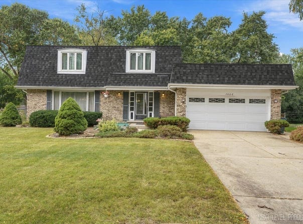 7008 Blackburn Avenue, Downers Grove, IL 60516