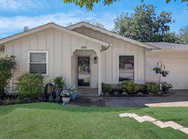 1215 Aransas Drive, Euless, TX 76039