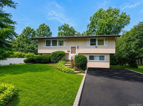 24 Deepdale Drive, Commack, NY 11725